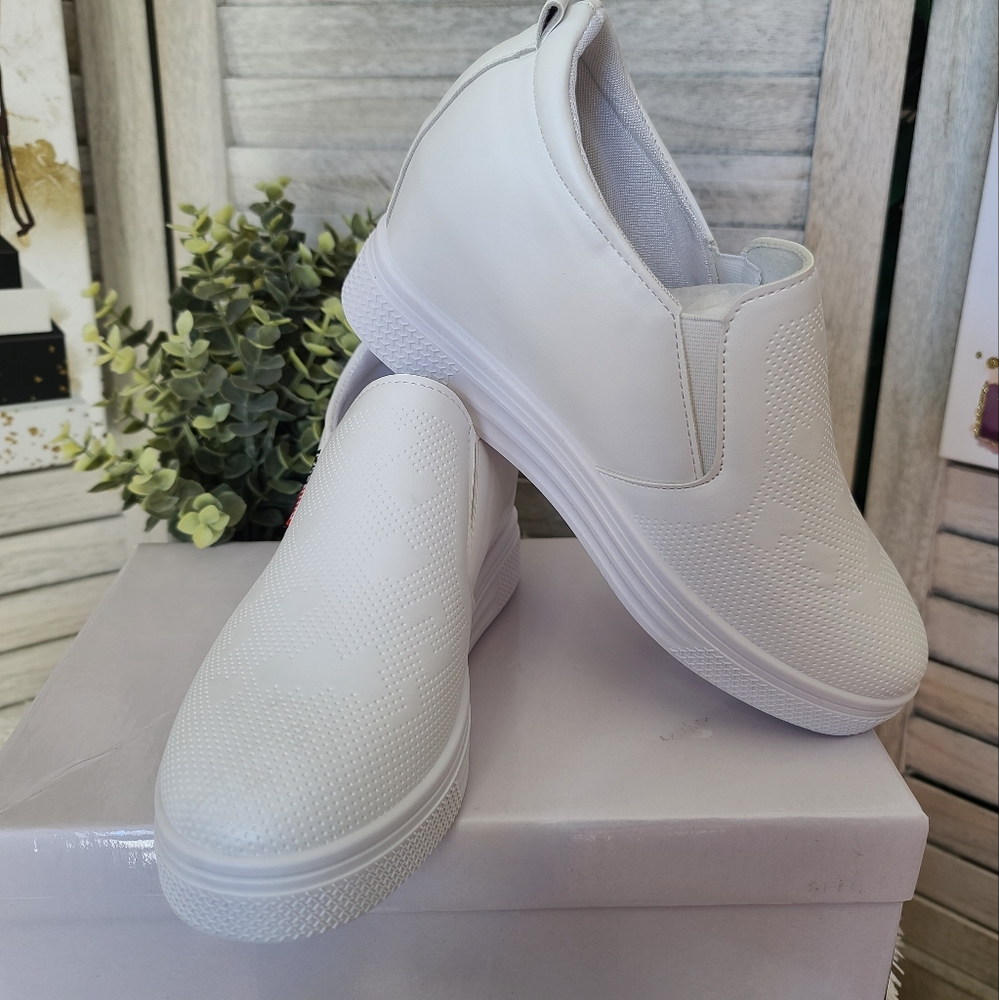 SOLD!!!  NIB Womens Fashion Wedge Sneakers 6.5